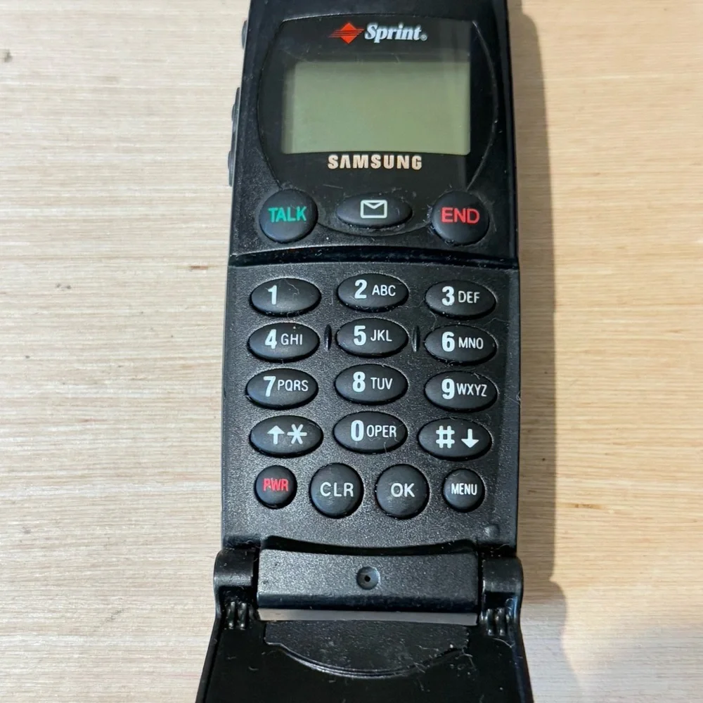 Samsung SCH-2000 Rare Cellular Phone Blk Sprint “UNTESTED”No Charger Buy As Is.